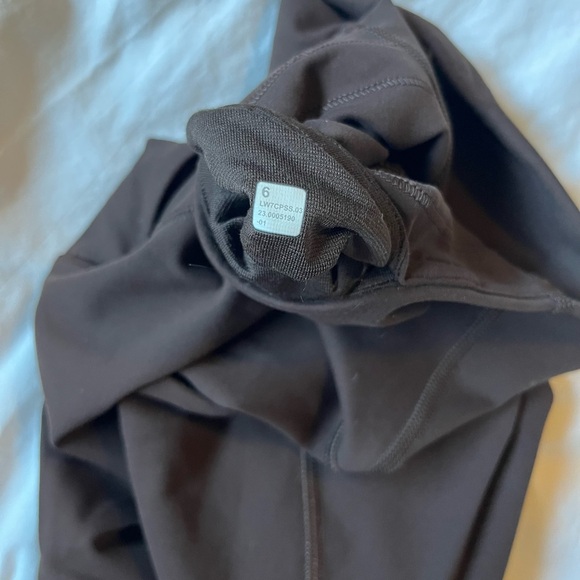 lululemon Women's size 6 High waisted 6” Wunder Train Espresso Bike Shorts - Picture 5 of 6